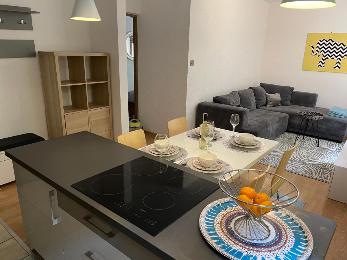 Secret Garden - Wonderful City Centre - Ground Floor - Quiet Location Apartment